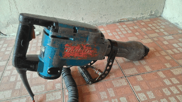 ขายตัวสกัดคอนกรีด Makita HM1306แท้ 100\%.