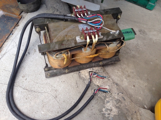 ขายหม้อแปลงไฟฟ้า เข้า 380V ออก 220V รับแรงดัน 7 Kva 3สาย สภาพดี พร้อมใช้งาน