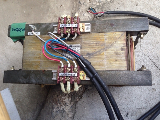 ขายหม้อแปลงไฟฟ้า เข้า 380V ออก 220V รับแรงดัน 7 Kva 3สาย สภาพดี พร้อมใช้งาน ขายหม้อแปลงไฟฟ้า เข้า 380V ออก 220V รับแรงดัน 7 Kva 3สาย สภาพดี พร้อมใช้งาน