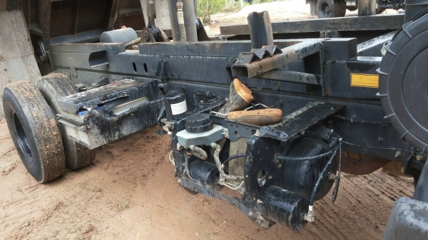 รถฮีโน่ 6 ล้อดั้ม FC9J  175 แรงม้า. ปี 57   ( รถวิ่ง 3x,xxx กว่า กม. )     สนใจติดต่อ  081 - 6079515