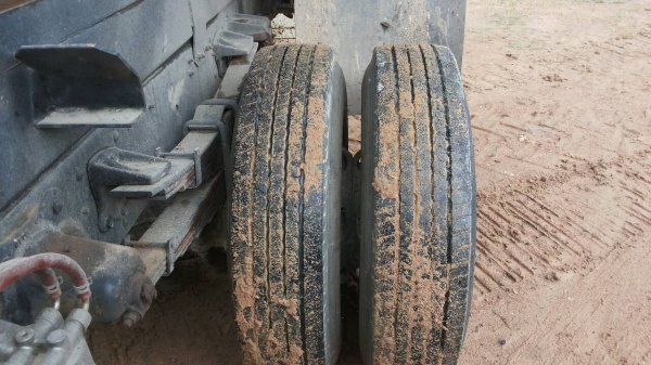 รถฮีโน่ 6 ล้อดั้ม FC9J  175 แรงม้า. ปี 57   ( รถวิ่ง 3x,xxx กว่า กม. )     สนใจติดต่อ  081 - 6079515