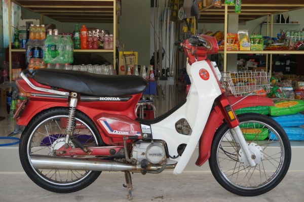 ขาย HONDA ดรีมคุรุ เดิม ทะเบียนพร้อมโอน ภาษี พรบ ขาดต่อเกิน 3 ปี  เครื่องดีมาก วิ่งดีมาก เดินเบานิ่ง ระบบไฟติดครบ