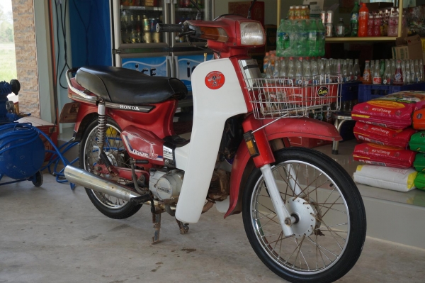 ขาย HONDA ดรีมคุรุ เดิม ทะเบียนพร้อมโอน ภาษี พรบ ขาดต่อเกิน 3 ปี  เครื่องดีมาก วิ่งดีมาก เดินเบานิ่ง ระบบไฟติดครบ