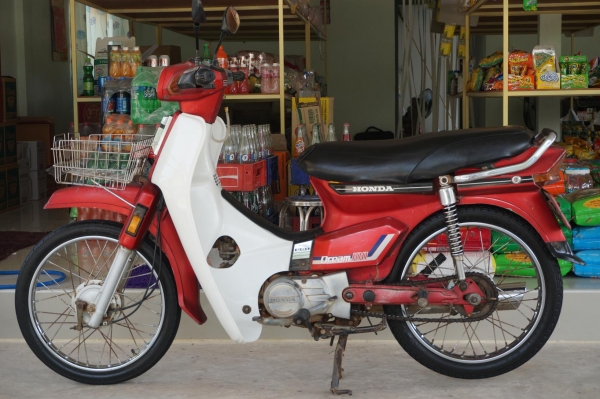 ขาย HONDA ดรีมคุรุ เดิม ทะเบียนพร้อมโอน ภาษี พรบ ขาดต่อเกิน 3 ปี  เครื่องดีมาก วิ่งดีมาก เดินเบานิ่ง ระบบไฟติดครบ