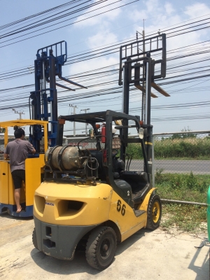 ขายโฟล์คลิฟ ปี2010  KOMATSU รุ่นล่าสุด2.5 ตัน สภาพดีมากๆพร้อมใช้งาน เกียร์AUTO ระบบครบ 270,000฿ โทร 094-4267888 จะเด็ด