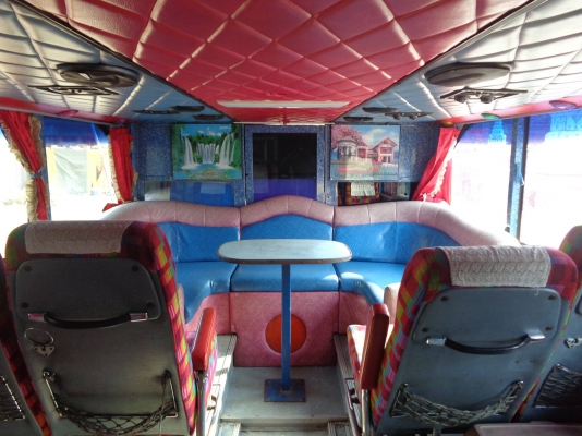 รถทัวร์ 8 ล้อ 2 ชั้น