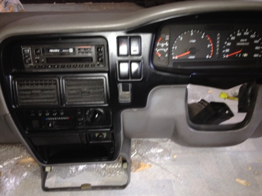 คอลโซล ISUZU MU ครบชุดมีเเร็คคานกลางของเก่าญี่ปุนสภาพสวยๆ คอลโซล ISUZU MU ครบชุดมีเเร็คคานกลางของเก่าญี่ปุนสภาพสวยๆ