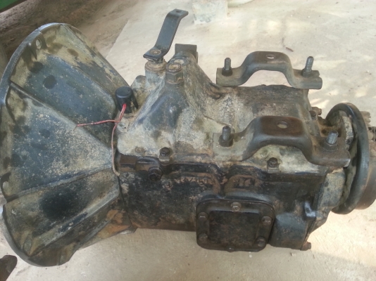 ขายเกียร์รถบรรทุกหกล้อ อีซูซุ 110 แรงมีสองลูกขายเหมา 10,000 บาท