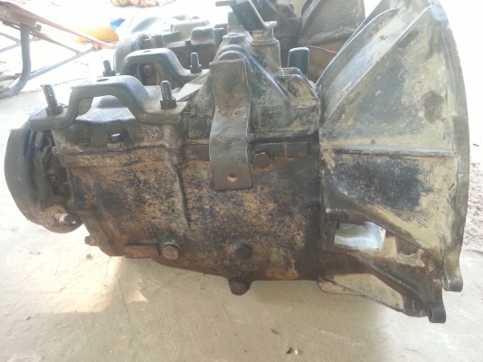 ขายเกียร์รถบรรทุกหกล้อ อีซูซุ 110 แรงมีสองลูกขายเหมา 10,000 บาท