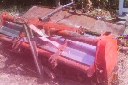 KUBOTA L4508 - 2 เพลา รถสภาพดีสวยพร้อมใช้งานได้เลยครับ ทำงาน 2,300 ชม. อุปกรณ์ มีใบดันหน้า โรตารี่ติดตั้งครบพร้อมใช้งาน เครื่องแรงดีไม่เยิ้ม ระบบเกียร์เดินหน้าถอยหลังไม่มีปัญหา หางยกได้ดีปกติครับ ช่วงล่างแน่นยางสภาพดีประมาณ 60\% พร้อมใช้งาน เอกสารทะเบียนคร