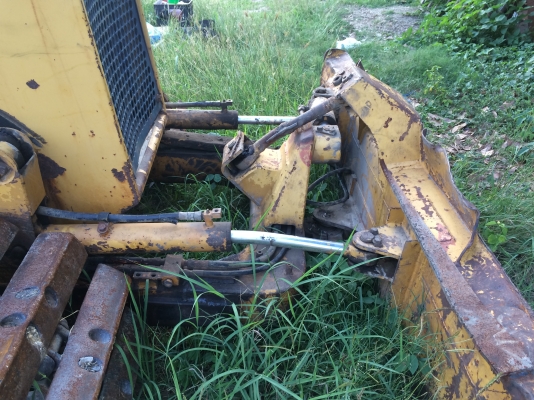 ขายแทรคเตอร์ตีนตะขาบ D2-6 195,000 บาท