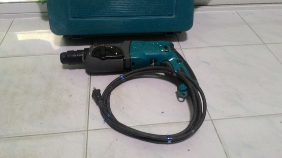 สว่านโรตารี่ ทำงาน 3 ระบบ makita hr2407f พร้อมกล่องเก็บเรียบร้อยครับ