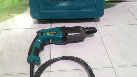 สว่านโรตารี่ ทำงาน 3 ระบบ makita hr2407f พร้อมกล่องเก็บเรียบร้อยครับ