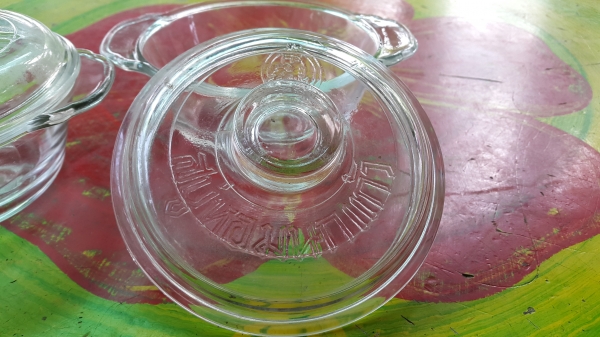 ถ้วยแก้วมีฝาปิด สบู่หอมนกแก้ว งานเก่าแก่ ชุดละ 150