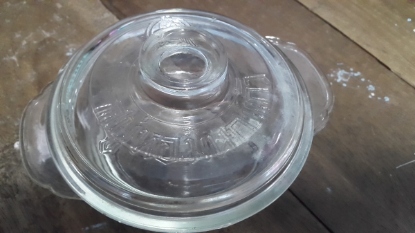 ถ้วยแก้วมีฝาปิด สบู่หอมนกแก้ว งานเก่าแก่ ชุดละ 150