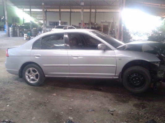 ฮอนด้าซีวิค ปี02 สีเทา โอนลอยบุคคลเเยกได้ทุกอย่างหรือตัดครึ่งคัน