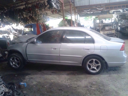 ฮอนด้าซีวิค ปี02 สีเทา โอนลอยบุคคลเเยกได้ทุกอย่างหรือตัดครึ่งคัน