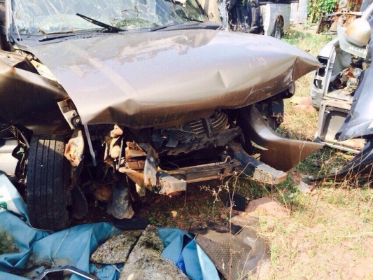 นิสสันฟรอนเทีย เครื่องZDI สีน้ำตาล ปี02 โอนลอย เเยกขายได้ทุกอย่าง