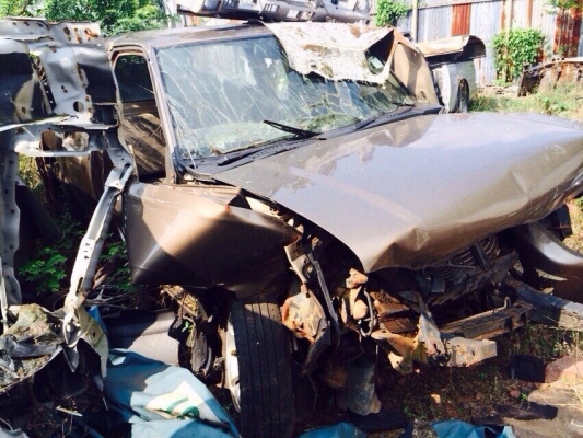 นิสสันฟรอนเทีย เครื่องZDI สีน้ำตาล ปี02 โอนลอย เเยกขายได้ทุกอย่าง