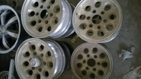 ล้อขอบ14 กว้าง6 6รู ชุดละ4000