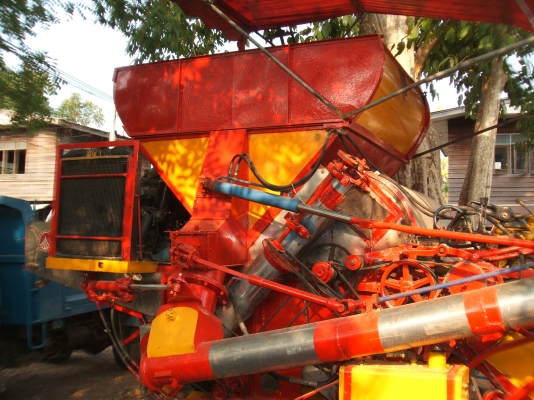 ขายรถเกี่ยวข้าว เกษตรพัฒนา อุ้ม 2 ตัน เครื่องยนต์มิตซู 210 แรงม้า ปั้มไดกิ้นส์ เบอร์ 22 ตัวเดิน 10HT สภาพดีพร้อมใช้งาน