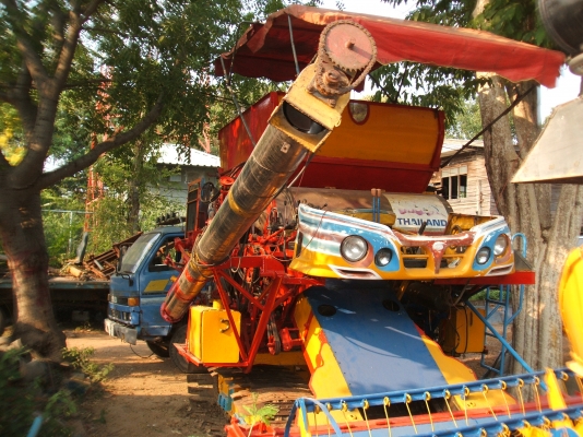 ขายรถเกี่ยวข้าว เกษตรพัฒนา อุ้ม 2 ตัน เครื่องยนต์มิตซู 210 แรงม้า ปั้มไดกิ้นส์ เบอร์ 22 ตัวเดิน 10HT สภาพดีพร้อมใช้งาน