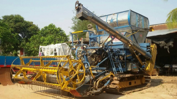 ขายด่วน รถเกี่ยวข้าวเกษตรพัฒนา  ไม่มีคนขับ