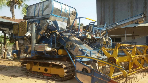 ขายด่วน รถเกี่ยวข้าวเกษตรพัฒนา  ไม่มีคนขับ