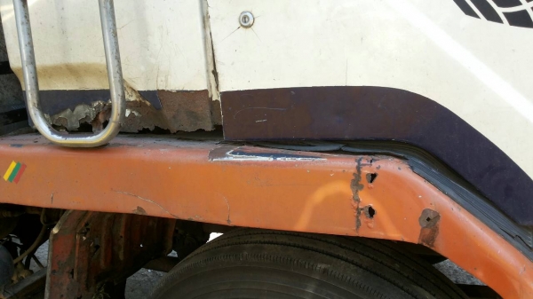 รถมิตซู 10 ล้อ หลังถนน FN517M  190 แรงม้า.   สนใจติดต่อ  081 - 6079515