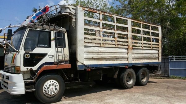 รถมิตซู 10 ล้อ หลังถนน FN517M  190 แรงม้า.   สนใจติดต่อ  081 - 6079515