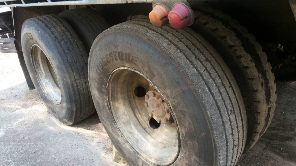 รถมิตซู 10 ล้อ หลังถนน FN517M  190 แรงม้า.   สนใจติดต่อ  081 - 6079515