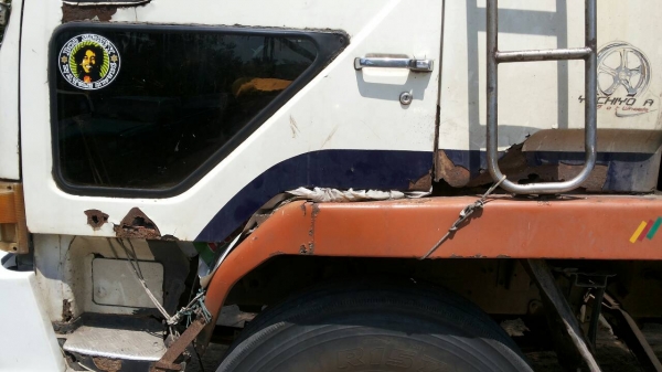 รถมิตซู 10 ล้อ หลังถนน FN517M  190 แรงม้า.   สนใจติดต่อ  081 - 6079515