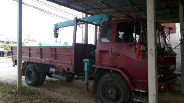 รถอีซูซุ 6 ล้อ ติดเครน 3 ตัน. FTR  195 แรงม้า.  ปี 38    สนใจติดต่อ  081 - 6079515