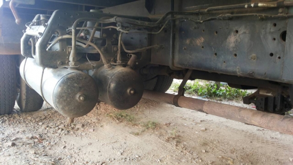 รถอีซูซุ 6 ล้อ ติดเครน 3 ตัน. FTR  195 แรงม้า.  ปี 38    สนใจติดต่อ  081 - 6079515