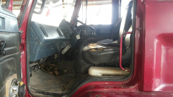 รถอีซูซุ 6 ล้อ ติดเครน 3 ตัน. FTR  195 แรงม้า.  ปี 38    สนใจติดต่อ  081 - 6079515