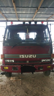 รถอีซูซุ 6 ล้อ ติดเครน 3 ตัน. FTR  195 แรงม้า.  ปี 38    สนใจติดต่อ  081 - 6079515