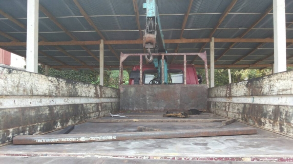 รถอีซูซุ 6 ล้อ ติดเครน 3 ตัน. FTR  195 แรงม้า.  ปี 38    สนใจติดต่อ  081 - 6079515