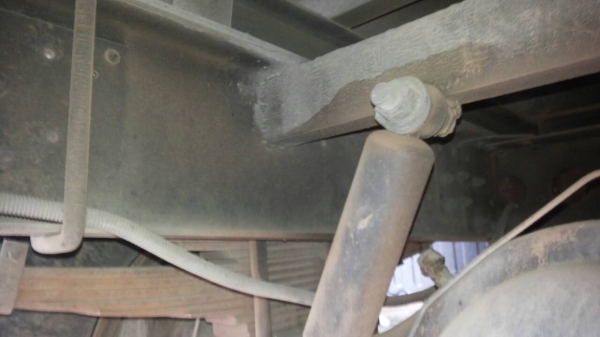 รถอีซูซุ 6 ล้อ ติดเครน 3 ตัน. FTR  195 แรงม้า.  ปี 38    สนใจติดต่อ  081 - 6079515