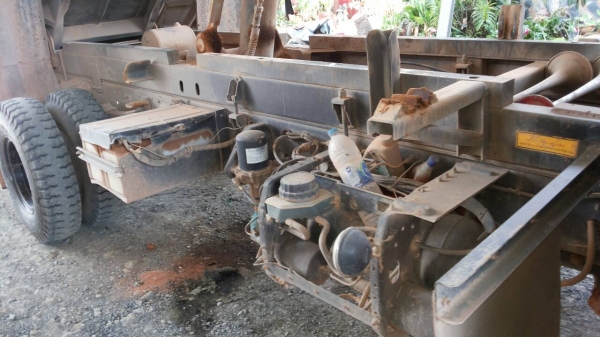 รถฮีโน่ 6 ล้อดั้ม 175 แรงม้า. ปี 54   ( รถวิ่ง 18x,xxx กว่า กม. )     สนใจติดต่อ  081 - 6079515