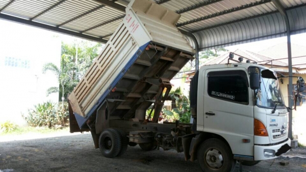 รถฮีโน่ 6 ล้อดั้ม 175 แรงม้า. ปี 54   ( รถวิ่ง 18x,xxx กว่า กม. )     สนใจติดต่อ  081 - 6079515