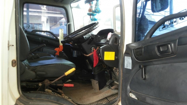 รถฮีโน่ 6 ล้อดั้ม 175 แรงม้า. ปี 54   ( รถวิ่ง 18x,xxx กว่า กม. )     สนใจติดต่อ  081 - 6079515