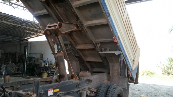 รถฮีโน่ 6 ล้อดั้ม 175 แรงม้า. ปี 54   ( รถวิ่ง 18x,xxx กว่า กม. )     สนใจติดต่อ  081 - 6079515