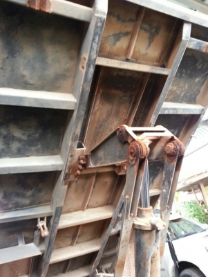 รถฮีโน่ 6 ล้อดั้ม 175 แรงม้า. ปี 54   ( รถวิ่ง 18x,xxx กว่า กม. )     สนใจติดต่อ  081 - 6079515