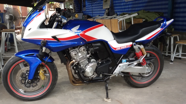 ขายHonda CB400SF tec4 บอดิออร์ปี08หัวฉีดPGMFIรถสวยพร้อมใช้ท่อเเต่งAkrapovicทั้งเส้น 086-541-4120 หนึ่ง