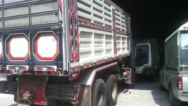 ขายรถสิบล้อMAGAดั้มเกษตรเครือง260แรวปี47มีระบบลากพ่วง