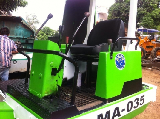 ขายรถขุด รุ่น มิสซู  Pc35. เครื่อง4สูบ. เครื่องแน่น เอวดี. ช่วงล่างสวย มีกระต่ายเต่า. รถนำเข้า มีเอกสารใบอินวอยพร้อม.ราคา250,000 ต่อรองได้ สนใจ. 0963268553 ช่างเบนซ์. ID LINE. 0963268553.