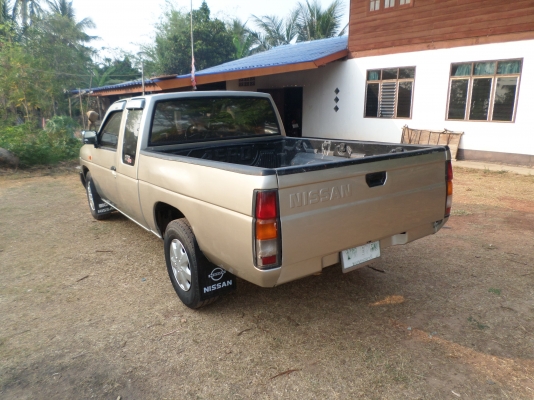 ขายรถกระบะนิสสันบิ๊กเอ็มแค๊ปฝาแดงปี40/1997 เครื่องแน่นๆประหยัดน้ำมันสุดๆสีเก็บมาใหม่สวยไร้ตำหนิบางๆครัชชีไม่มีผุช่วงล่างแน่นปึก ภาษี+พรบ เต็มกพ.59+ทะเบียนพร้อมชุดโอน สภาพพร้อมใช้งาน  แอร์เย็นจัด+ชีีดีMP3+USB+แบตเตอร์รี่ใหม่+แม๊กไลเนอร์+ยางดี4เส้นขาย139,99