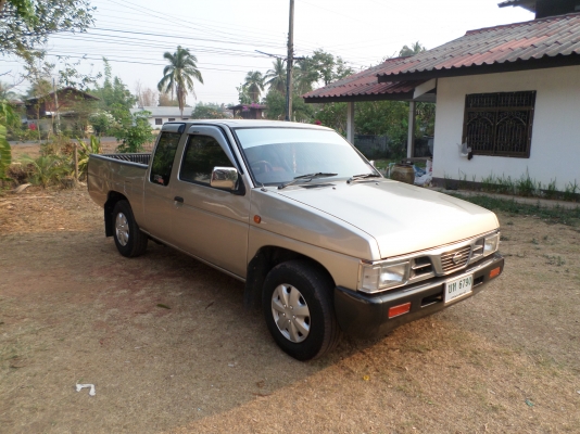 ขายรถกระบะนิสสันบิ๊กเอ็มแค๊ปฝาแดงปี40/1997 เครื่องแน่นๆประหยัดน้ำมันสุดๆสีเก็บมาใหม่สวยไร้ตำหนิบางๆครัชชีไม่มีผุช่วงล่างแน่นปึก ภาษี+พรบ เต็มกพ.59+ทะเบียนพร้อมชุดโอน สภาพพร้อมใช้งาน  แอร์เย็นจัด+ชีีดีMP3+USB+แบตเตอร์รี่ใหม่+แม๊กไลเนอร์+ยางดี4เส้นขาย139,99