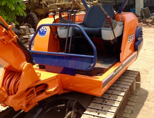ขายรถแบ็คโฮ HITACHI EX30-2 เครื่อง4สูบ" ปั๊มนิ้วคอนโทลสั้น"(มีลายหัวกระแทรค)(มีVDOชม) ติดต่อ 085-5632278 นายภานุกูล