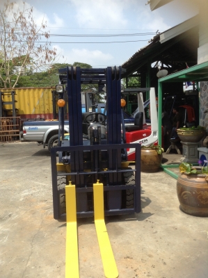 +++ ขายโฟล์คลิฟท์  KOMATSU FD25-14  ขนาด 2.5  ตัน (รถนอก)  เสา 4.3  เมตร  เกียร์ออโตเมติค  งา 1,070  มม.  ยางตันใหม่ครับ